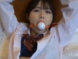 Katie Kings在硬核动作中吸吮和口交技巧